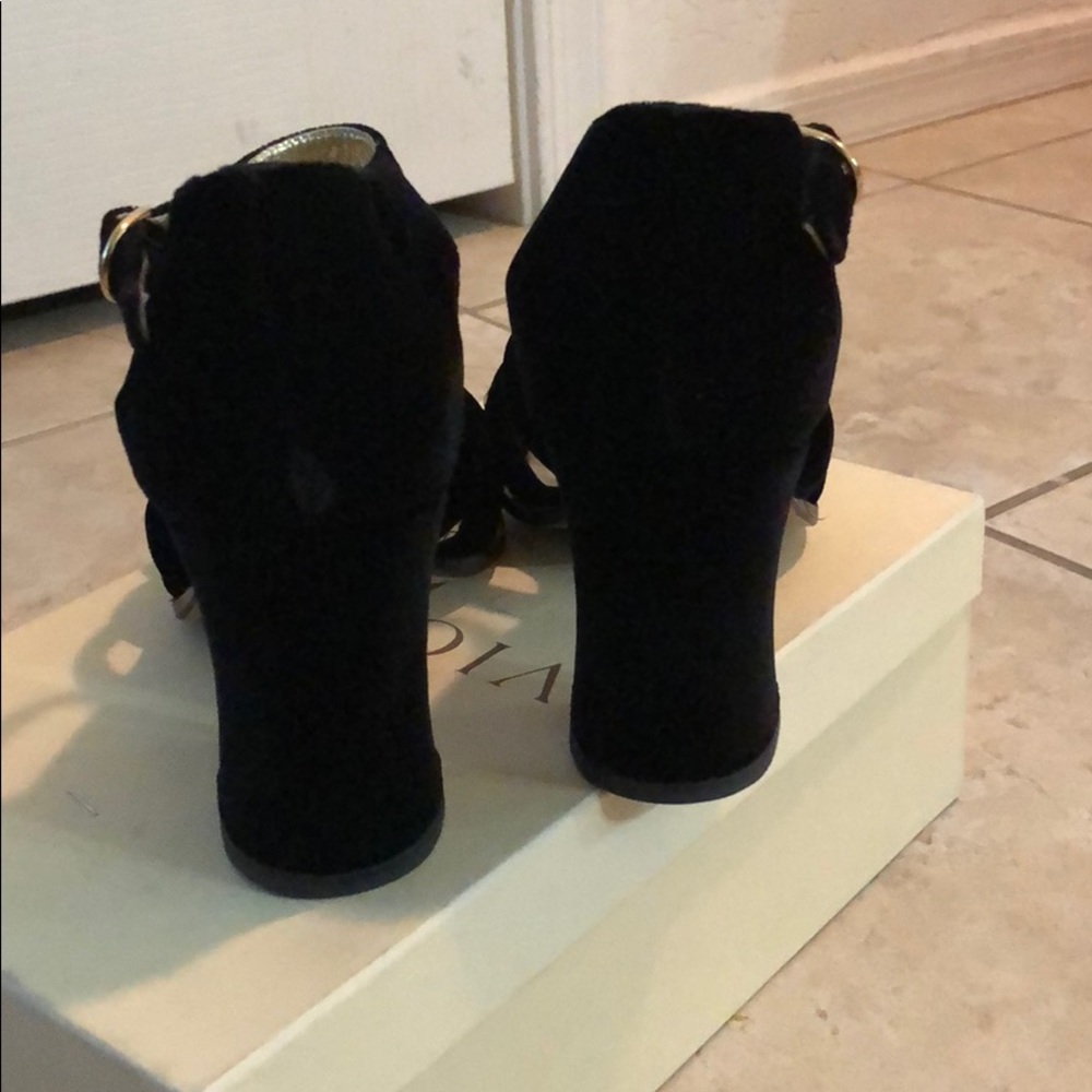 Heels - Picture 3 of 3